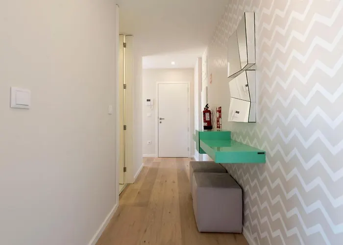 Lovelystay - Trindade Cozy Appartement Oporto