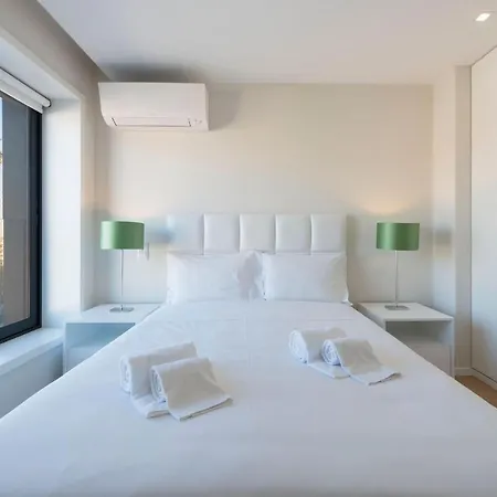 Lovelystay - Trindade Cozy Appartement Porto