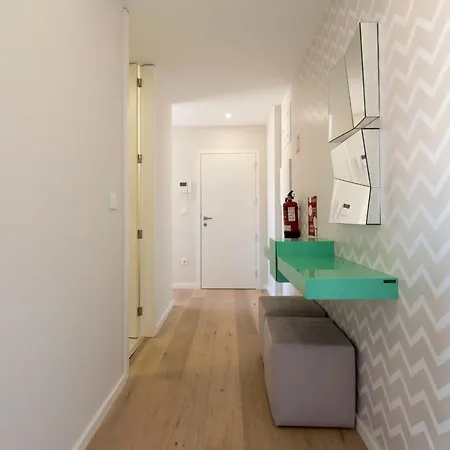 Lovelystay - Trindade Cozy Apartment Porto