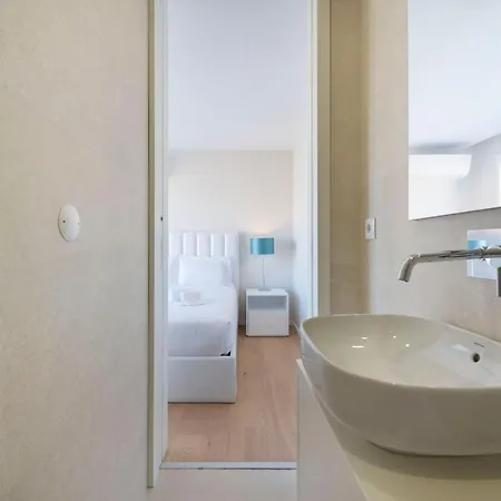 Апартаменты Lovelystay - Trindade Cozy