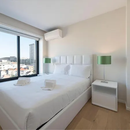 Lovelystay - Trindade Cozy Порту