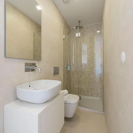 Апартаменты Lovelystay - Trindade Cozy