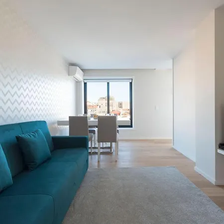 Апартаменты Lovelystay - Trindade Cozy *