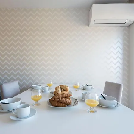 Апартаменты Lovelystay - Trindade Cozy Порту