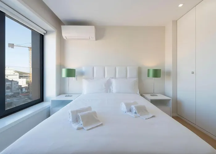 Lovelystay - Trindade Cozy Apartament Porto